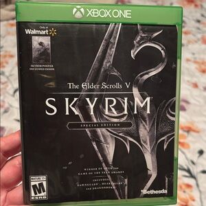 Microsoft Xbox One Skyrim Special Edition - Black & Green